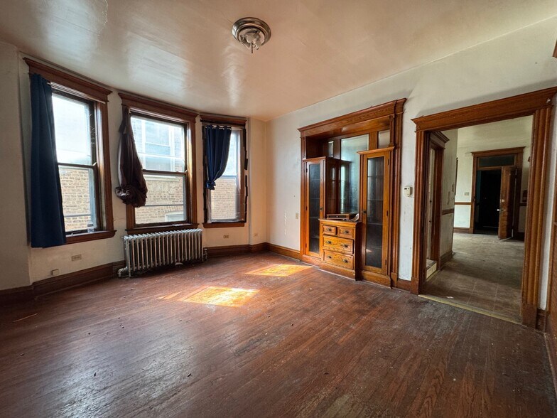 More Photos Of , Chicago Multifamily For Sale