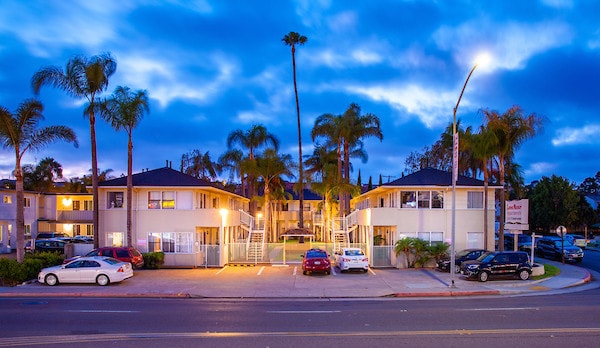 More Photos Of 1518-1536 Rosecrans St, San Diego Apartments For Sale