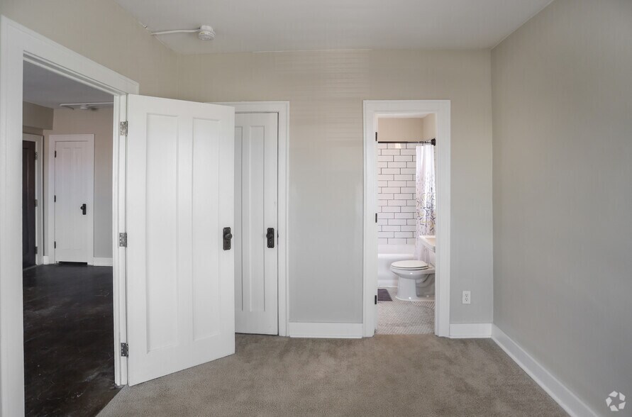 More Photos Of 111 E 16th St, Indianapolis Apartments For Lease