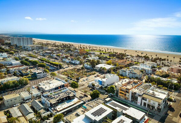 More Photos Of 2210 Main St, Santa Monica Office Residential For Lease