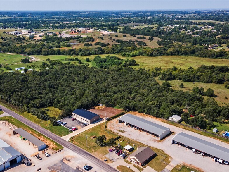 More Photos Of 801 S Tyler Ave, Blanchard Office For Sale