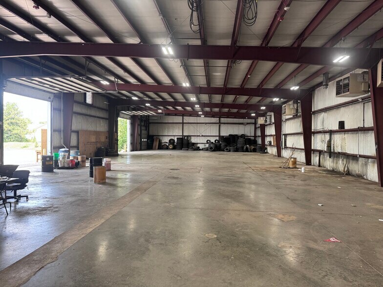 More Photos Of 2420 Hiller Ridge Rd, Johnsburg Warehouse For Lease