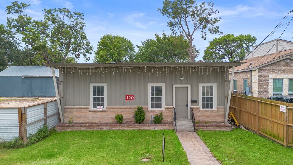 More Photos Of 120 N Bryan St, Houston Warehouse For Lease