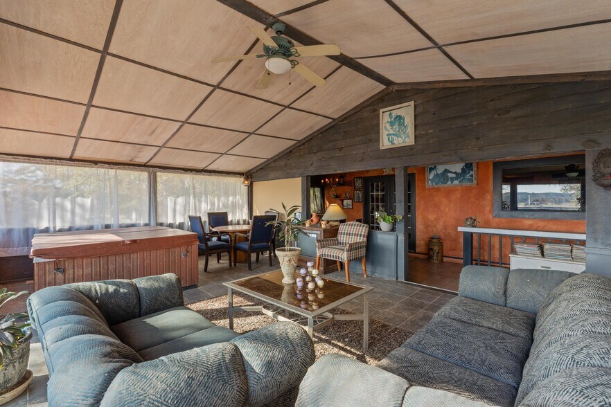 More Photos Of 607 Butts Mill Rd, Pine Mountain General Retail For Sale