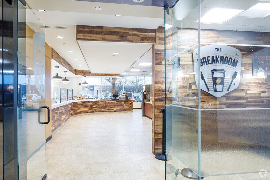 More Photos Of 100 W Big Beaver Rd, Troy Office For Lease