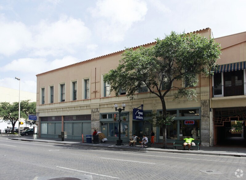More Photos Of 403-405 E Commerce St, San Antonio Storefront Retail Office For Lease