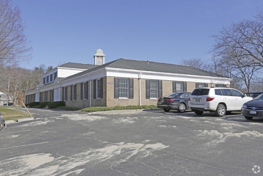More Photos Of 300 E Main St, Smithtown Medical For Lease