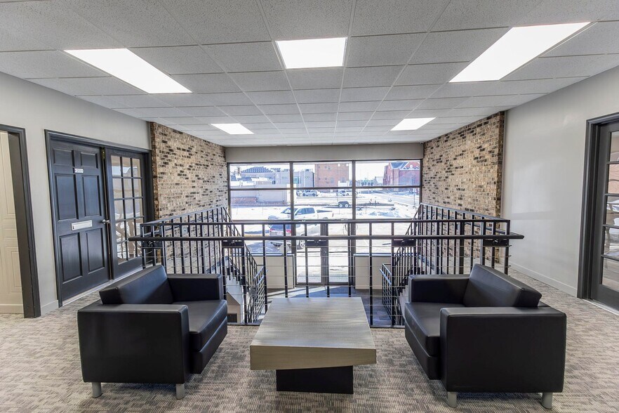 More Photos Of 509 W Rollins St, Moberly Office For Lease
