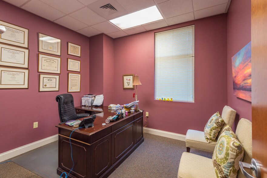 More Photos Of 897 Von Kolnitz Rd, Mount Pleasant Medical For Lease