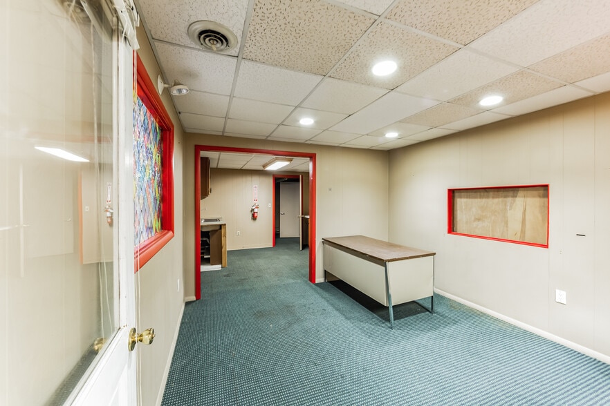 More Photos Of 65 E Fayette St, Uniontown Showroom For Sale