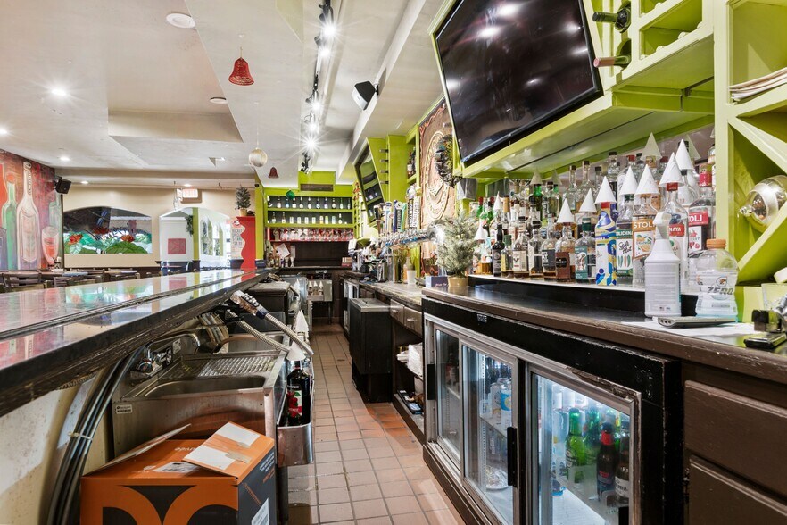 More Photos Of 278-282 Shrewsbury St, Worcester Storefront Retail Residential For Sale