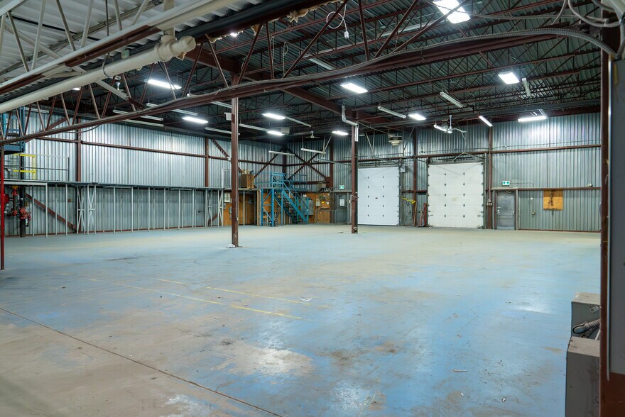 More Photos Of 155-165 Av Labrosse, Pointe-claire Warehouse For Lease