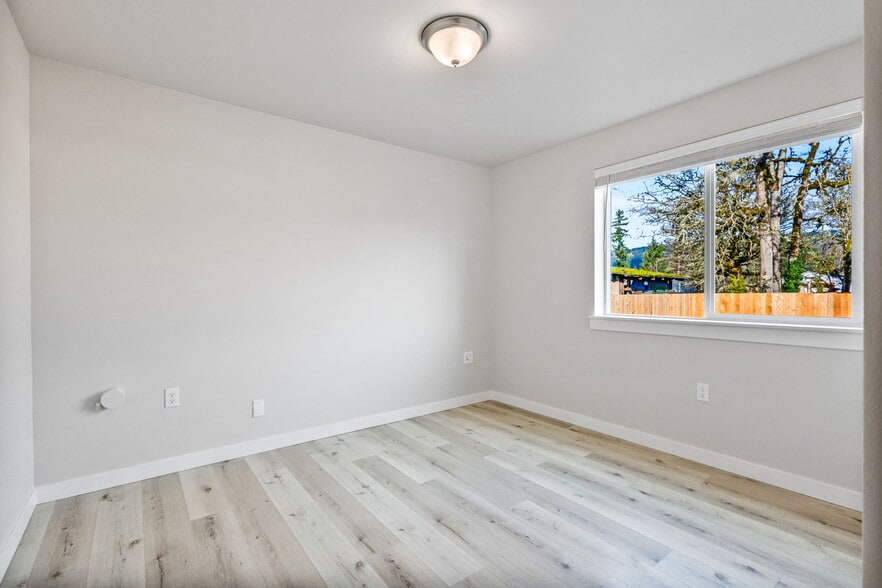 More Photos Of 3631 Green River Rd, Sweet Home Multifamily For Sale