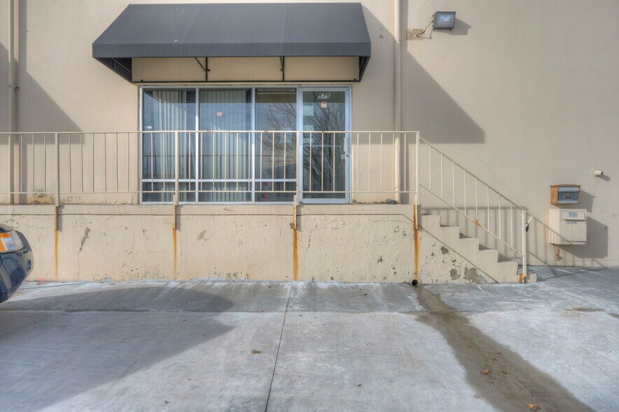 More Photos Of 575-585 Reactor Way, Reno Distribution For Lease