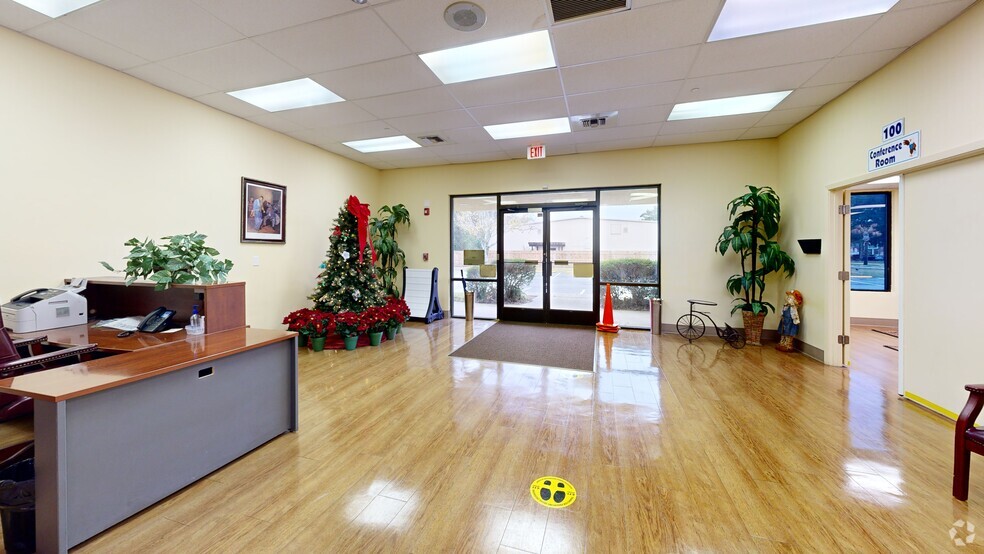 More Photos Of 8190 Pensacola Blvd, Pensacola Specialty For Sale