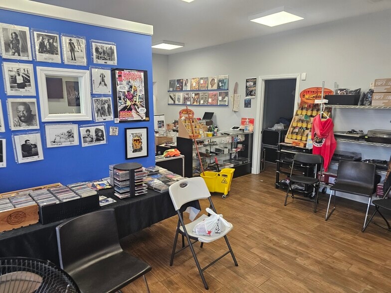 More Photos Of 725-727 Lincoln Blvd, Middlesex Storefront Retail Office For Lease