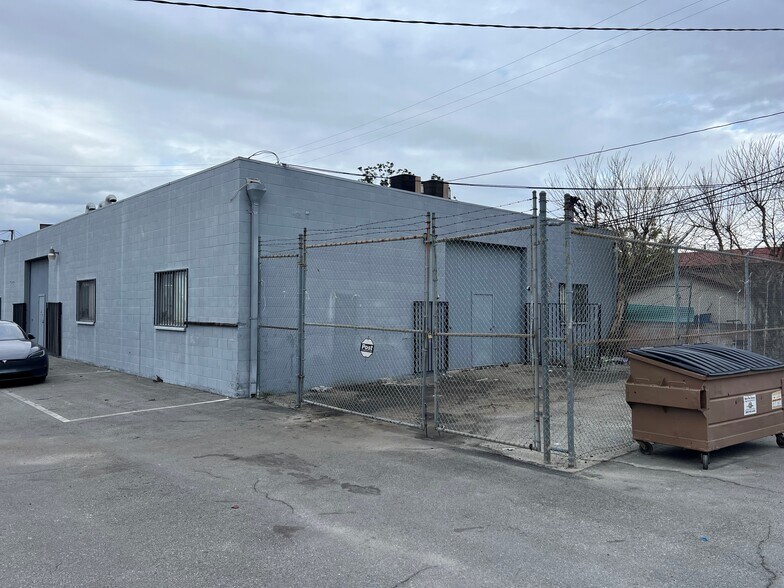 More Photos Of 2106 Mountain View Rd, El Monte Warehouse For Lease