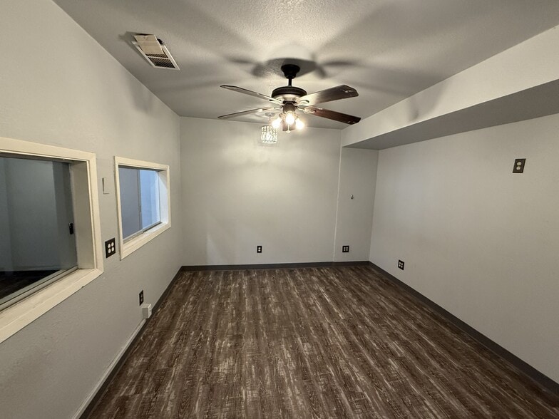 More Photos Of 807 Mcphaul St, Austin Warehouse For Sale