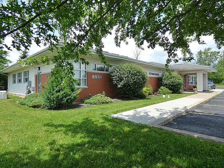 More Photos Of 6934 Elaine Dr, Niagara Falls Office For Sale