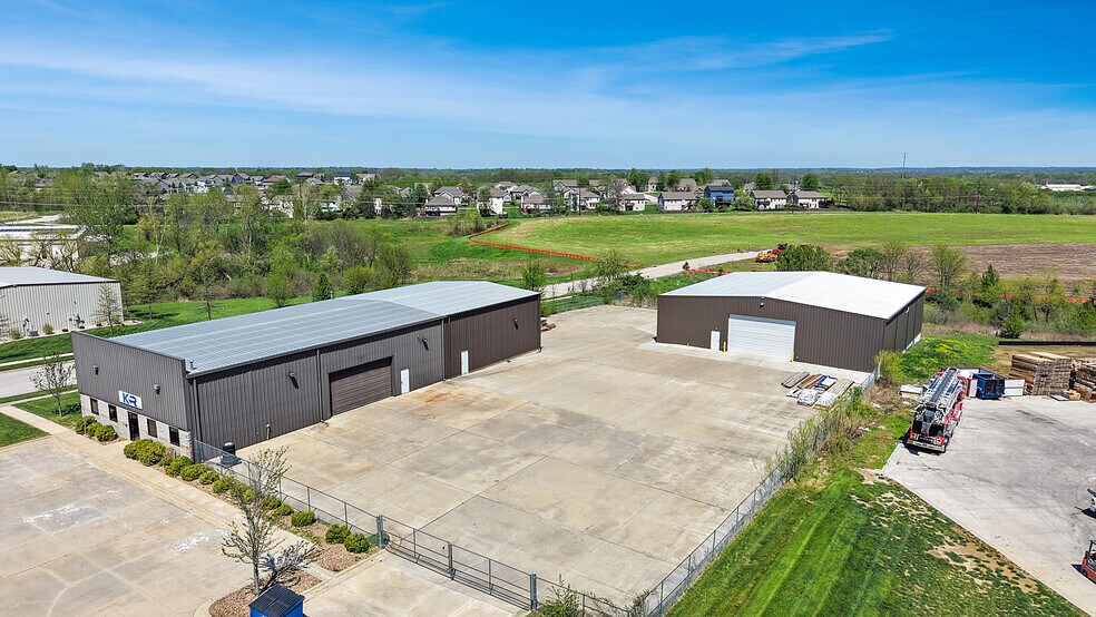 More Photos Of 990 Premier Dr, Kearney Industrial For Lease