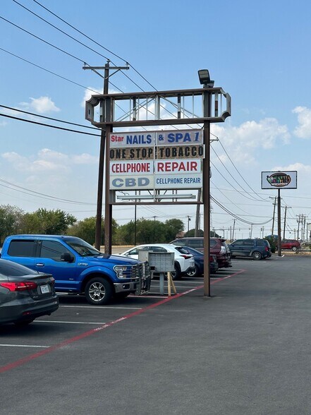 More Photos Of 800 N Crowley Rd, Crowley Storefront For Sale