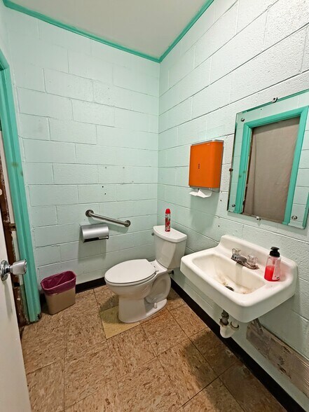 More Photos Of 1202 Castle Rock St, Quinter Hotel For Sale