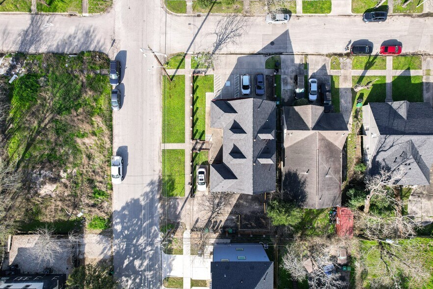 More Photos Of 2602 Isabella St, Houston Apartments For Sale
