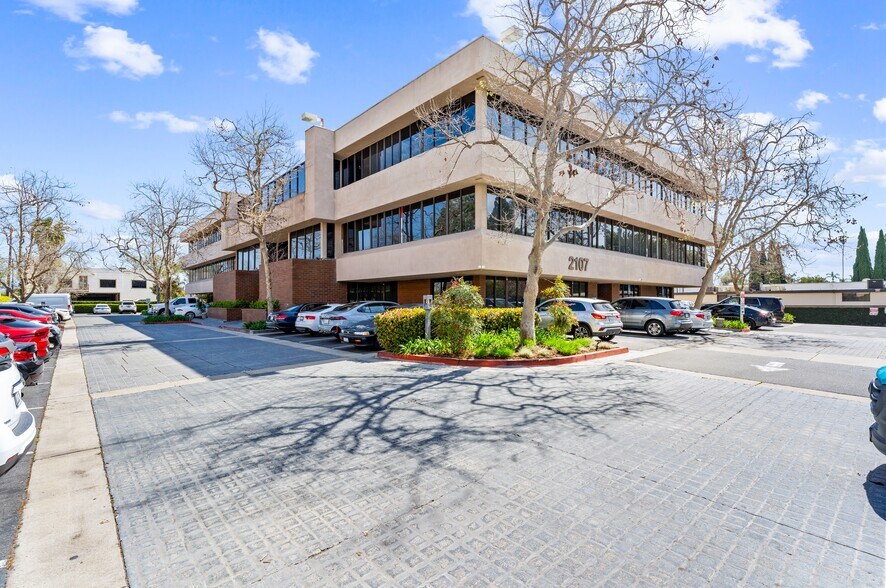 More Photos Of 2107 N Broadway, Santa Ana Loft Creative Space For Sale