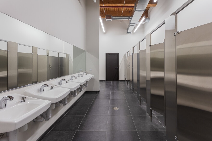 More Photos Of 2100 S Morgan St, Chicago Office For Lease