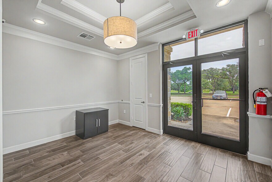 More Photos Of 633 E Fernhurst Dr, Katy Medical For Sale