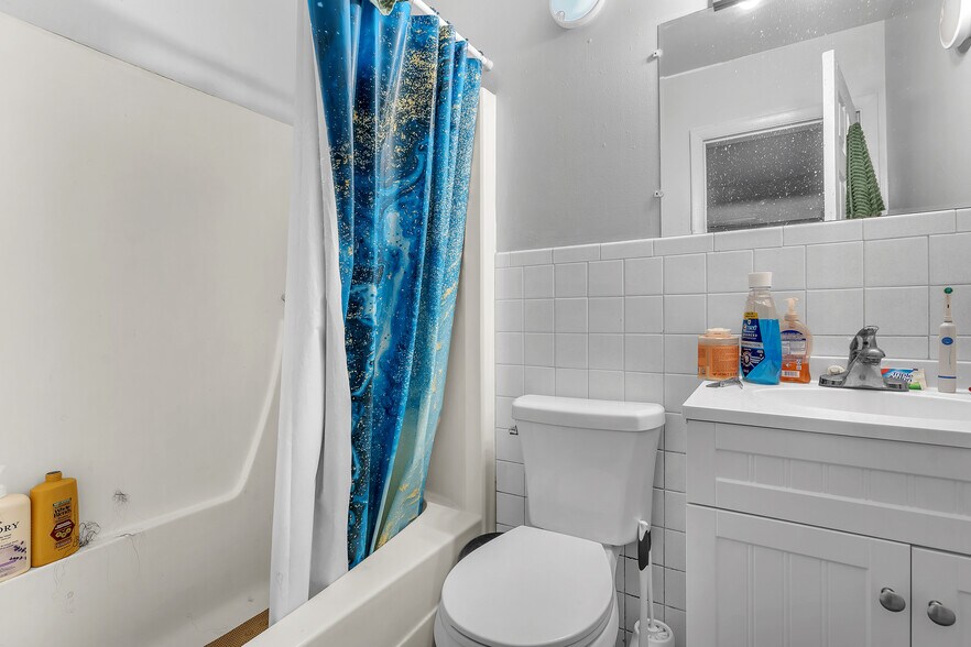 More Photos Of 100 E Market St, Piper City Apartments For Sale