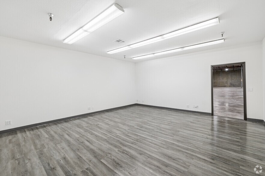 More Photos Of 4800 LittleJohn St, Baldwin Park Warehouse For Lease