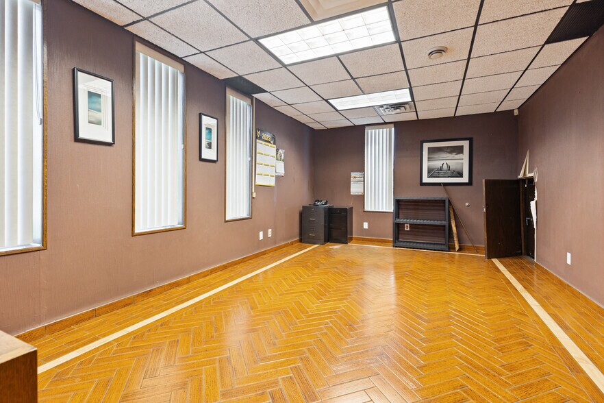 More Photos Of 1725 Rossi Dr, Tecumseh Distribution For Sale