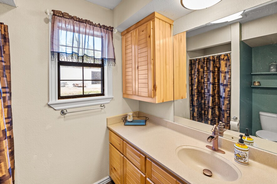 More Photos Of 3825 TX-154 Hwy, Quitman Office Residential For Sale