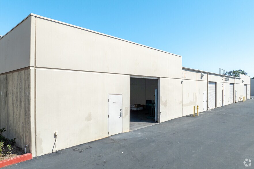 More Photos Of 2862 Walnut Ave, Tustin Flex For Lease