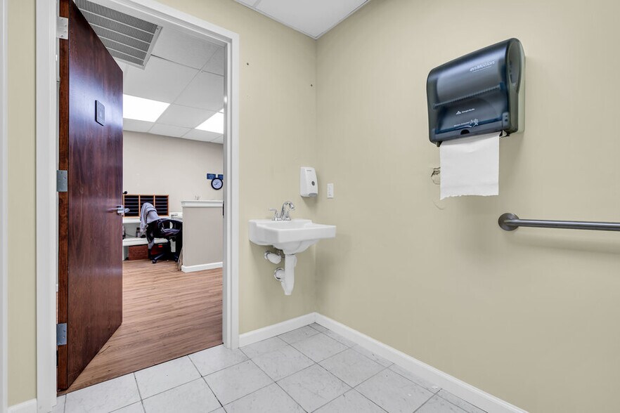 More Photos Of 75 Lacey Rd, Whiting Medical For Lease