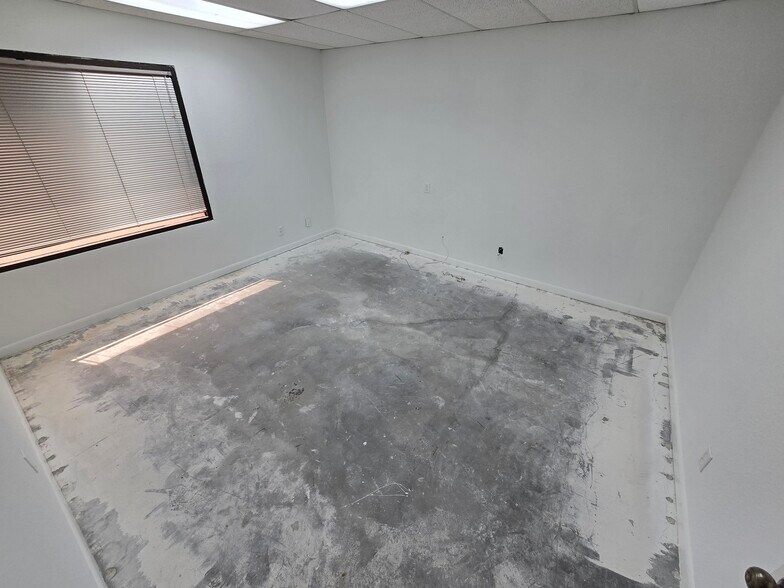 More Photos Of 7800 W Oakland Park Blvd, Sunrise Medical For Sale