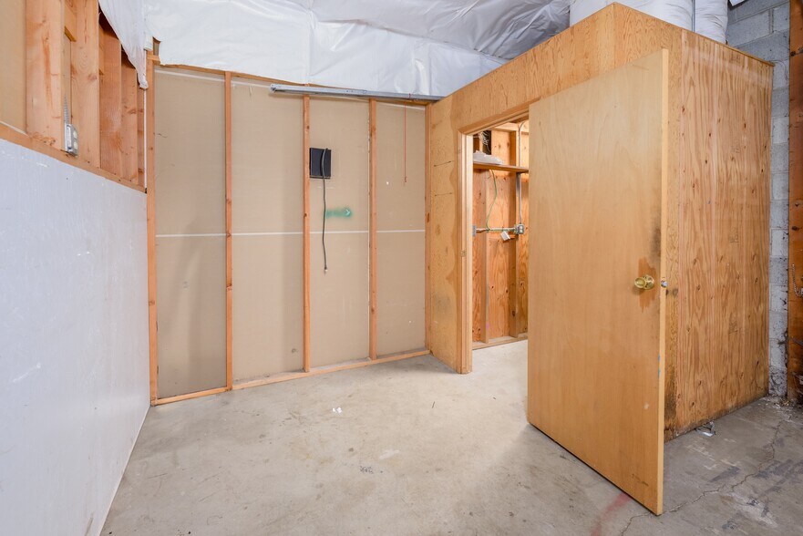 More Photos Of 445 W Washington St, Sequim Freestanding For Lease