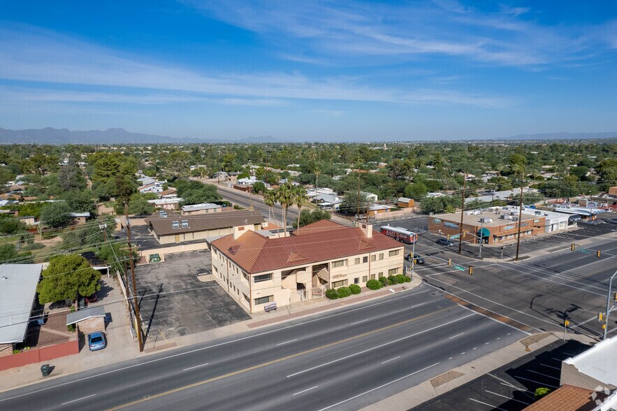 More Photos Of 2761 N Country Club Rd, Tucson Office For Lease