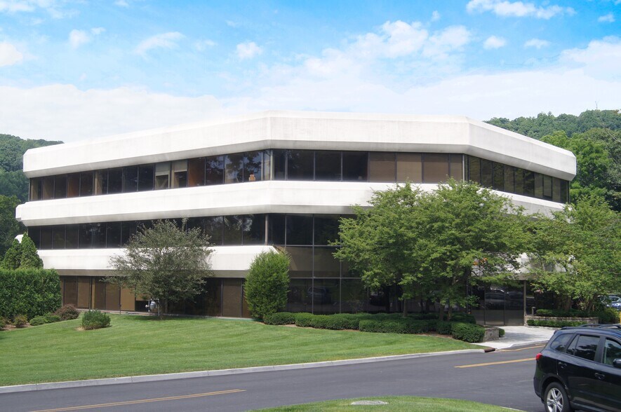 More Photos Of 245 Saw Mill River Rd, Hawthorne Medical For Sale