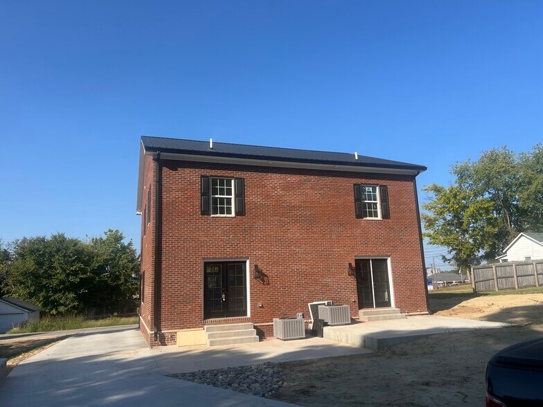 More Photos Of 205 Walker St, Franklin Multifamily For Lease