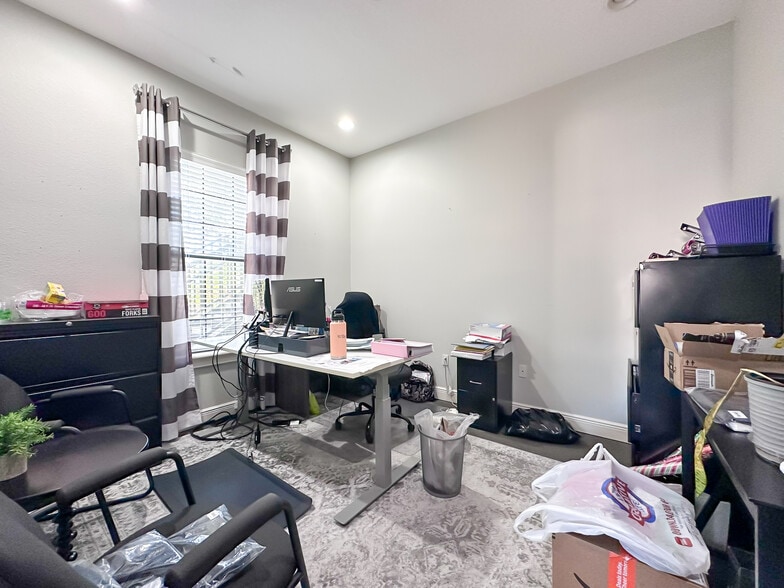 More Photos Of 180 Fitzgerald Rd, Lakeland Office For Sale