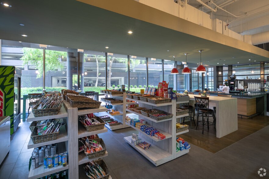 More Photos Of 2 Ravinia Dr, Atlanta Office For Lease
