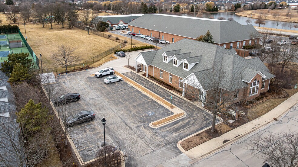 More Photos Of 1303 Macom Dr, Naperville Medical For Lease