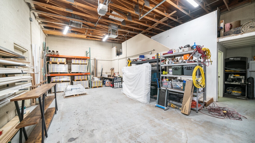 More Photos Of 680 N Golden Key St, Gilbert Warehouse For Lease