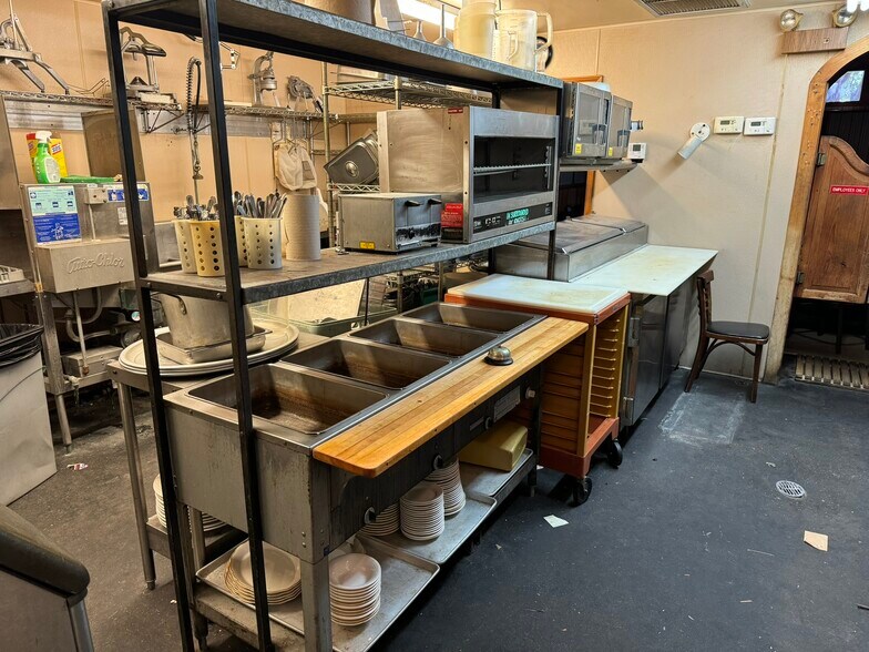 More Photos Of 3015 Westfork Dr, Baton Rouge Restaurant For Lease