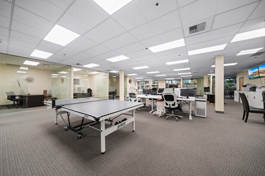 More Photos Of 25391 Commercentre Dr, Lake Forest Coworking Space