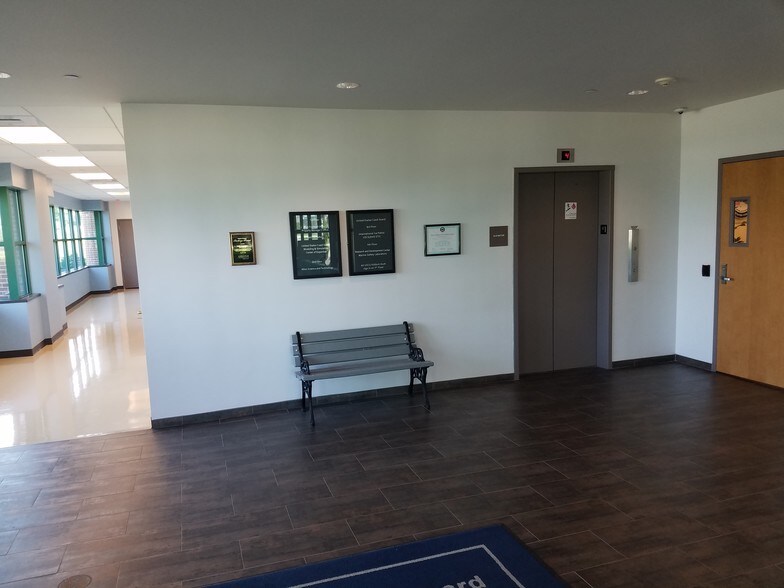 More Photos Of 1 Chelsea St, New London Office For Lease