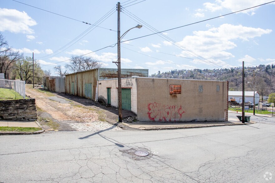 More Photos Of 1307 Walnut St, Mckeesport Freestanding For Sale