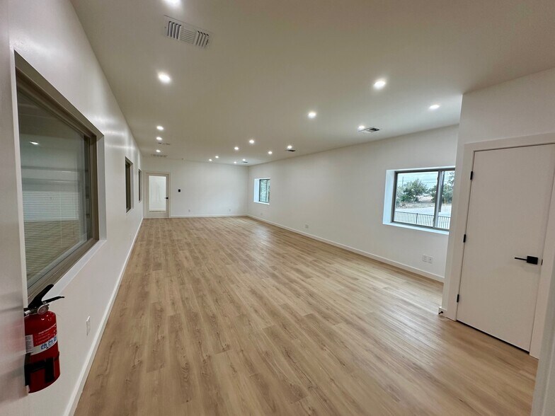 More Photos Of 10020 Darden Hill Rd, Austin Light Distribution For Sale